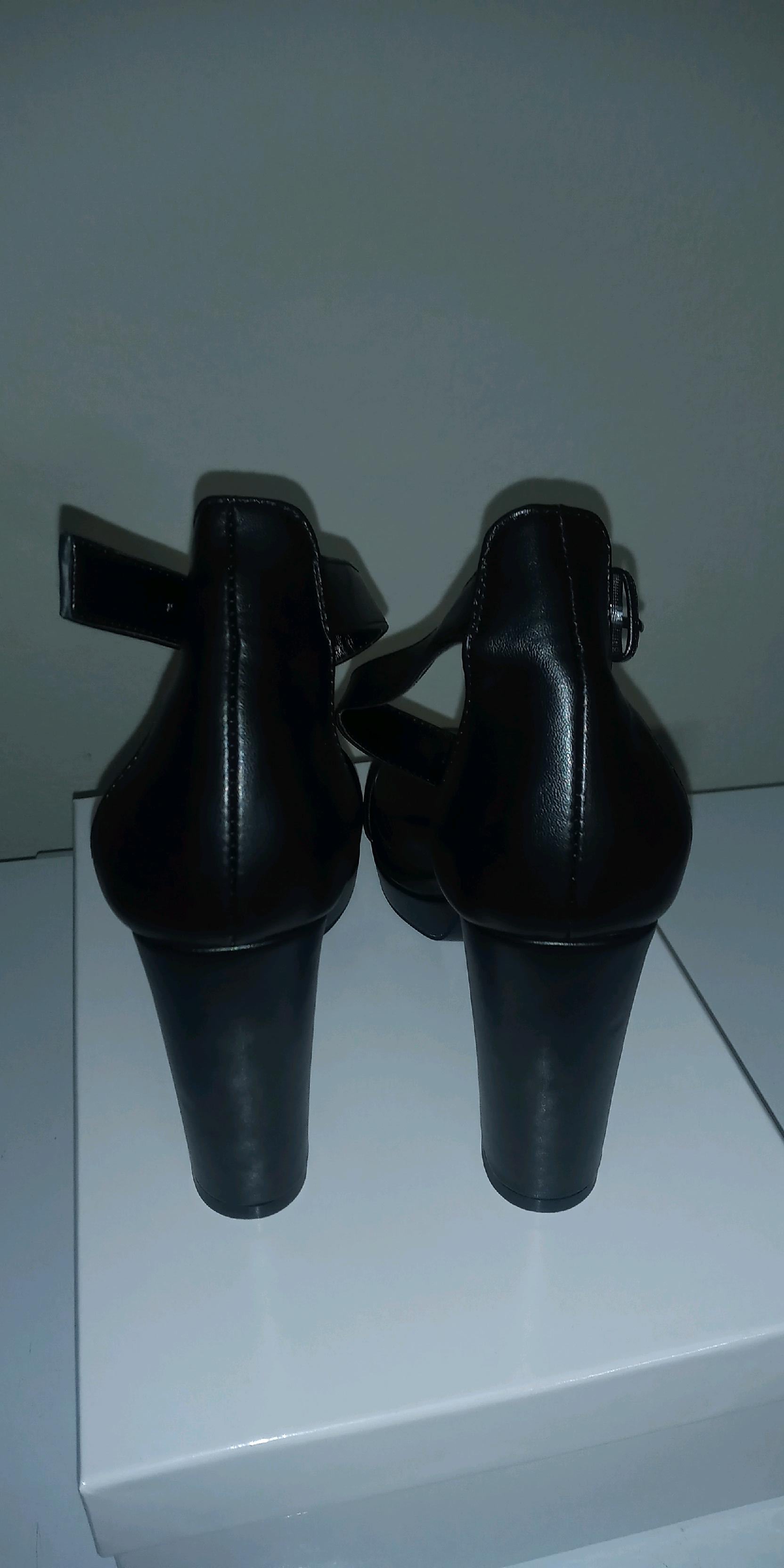 KyNique Platform Heel
